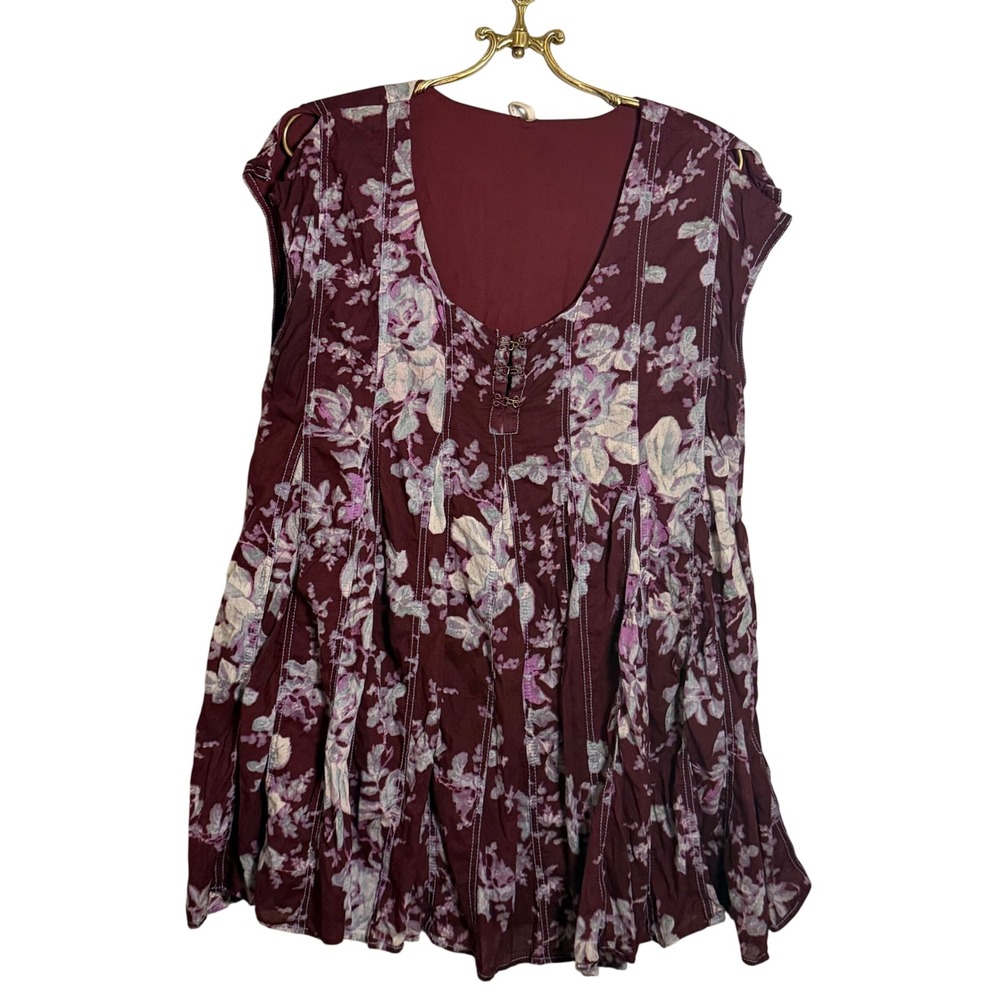 Free People Sully Floral Print Short Sleeve Pleated Tunic Top Burgundy‎ Size M